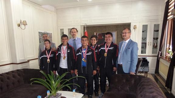 Özel Olimpiyat Takımımız Kaymakamımızı ve Müdürlüğümüzü Ziyaret Etti