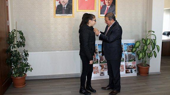 Belediye Başkanımız Türkiye Birincisini Ödüllendirdi