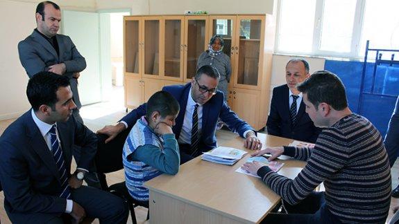 Kaymakamımız Altuğ ÇAĞLAR, Atatürk Ortaokulu Özel Eğitim Sınıflarını Ziyaret Etti