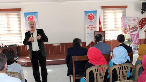 Balıkesir Üniversitesi İlahiyat Fakültesi Dekanı Prof. Dr. Muammer ERBAŞ Bigadiç Kültür Merkezinde Konferans Düzenledi