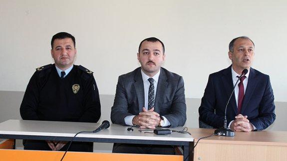 Bigadiç Cumhuriyet Savcısı Sayın Mehmet FETTAHOĞLU ve İlçe Emniyet Müdürü Sayın Mustafa KORKMAZ Bigadiç Anadolu Lisesini Ziyaret Etti