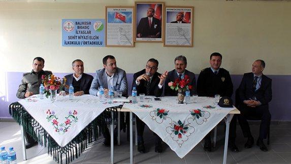 Kaymakamımız Sayın Altuğ ÇAĞLAR ve Belediye Başkanı Sayın İsmail AVCU İlyaslar Şehit Niyazi Elçin Ortaokulunu Ziyaret Etti