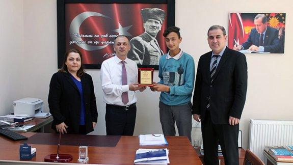 "Yeni Nesil Çocuklar, Yeni Nesil Kütüphaneler" Temalı Kompozisyon Yarışmasın İl Birincisi Olan Ese Onur ERCAN Oldu