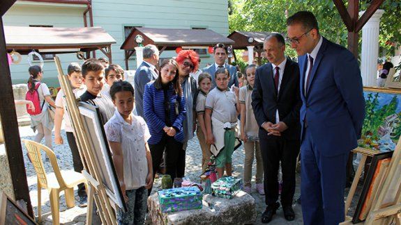 Kaymakamımız Sayın Altuğ ÇAĞLAR Atatürk Ortaokulu Resim Sergisini Ziyaret Etti