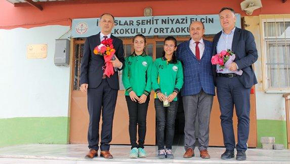 İlçe Milli Eğitim Müdürü Erdal EFE, BENGİ Projesi kapsamında okullarımızda yapılan Kitap Okuma etkinliklerine katılmaya devam ediyor.