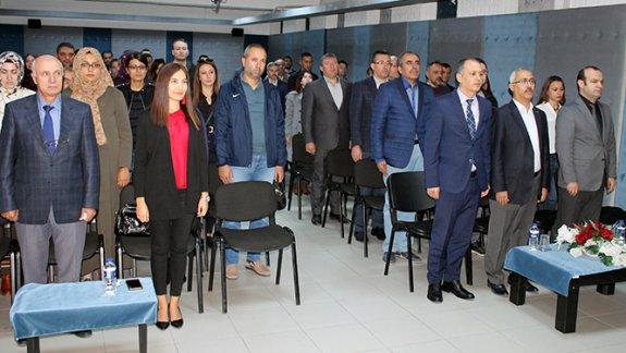Atatürk Ilkokulu konferans salonunda Tübitak Araştırma Projeleri Danışmanlık Eğitimi-Tübitak Bilim Toplum Ulusal Destekleri (4006) Programı Tanıtım Semineri verildi.