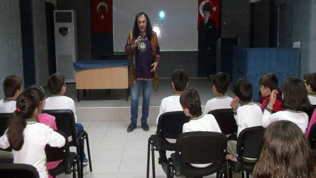 05-11 Kasım 2018 Bigadiç Kitap Festivali Öğrenci Yazar Buluşması kapsamında yazarımız Suat Turgut Atatürk İlkokulu ve Cumhuriyet İlkokulunu ziyaret etti.