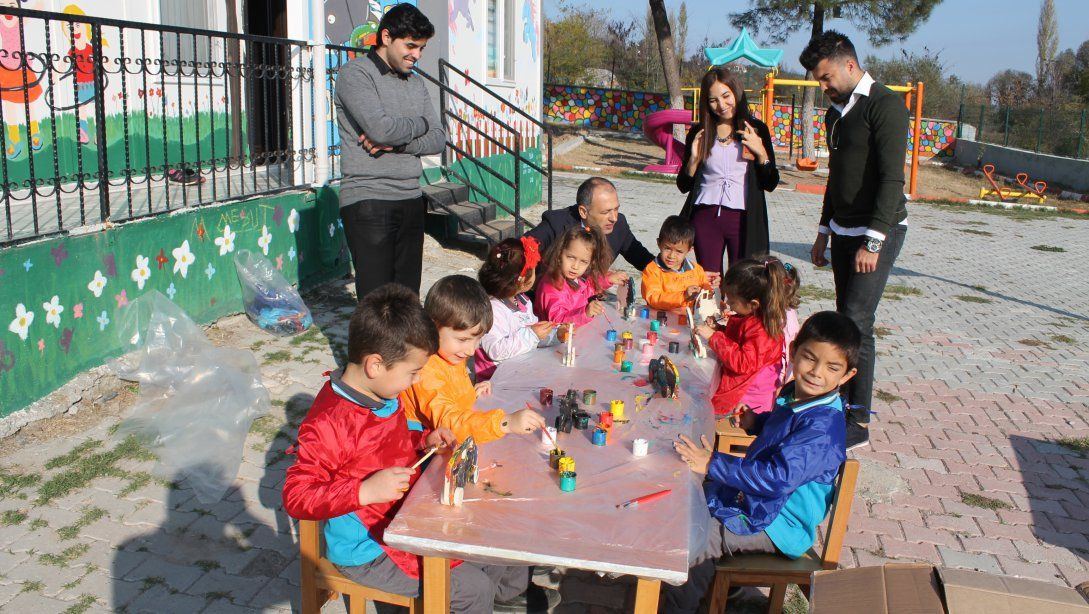 Oyuncaklar renkleniyor hikayeye dönüşüyor projesi kapsamında Yeşildere İlkokulu ziyaret edildi.