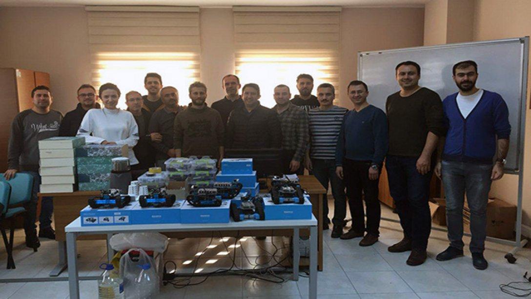 lçemiz Muzaffer Emiroğlu Halk Eğitim Merkezinde öğretmenlere yönelik Arduino Temel Seviye Eğitimi verildi.