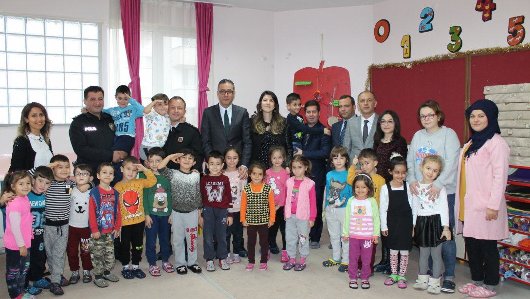 Sayın Kaymakamımız Altuğ ÇAĞLAR ve Protokol üyeleri 4 Eylül Anaokulunu ziyaret ettiler.