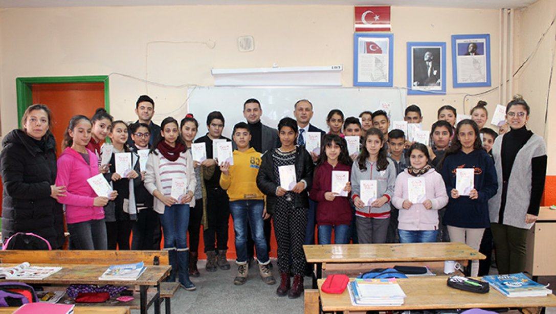 İlçe Milli Eğitim Müdürü Erdal EFE Bengi Projesi olan Kitap Dostları Buluşuyor Projesi kapsamında Güvemçetmi Ortaokulunu ziyaret etti.