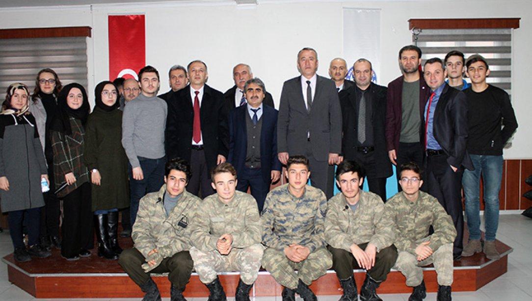 İlçemiz Anadolu İmam Hatip Lisesi "Vatan Sevgisi ve Şehitlik" Konulu Program Düzenledi.