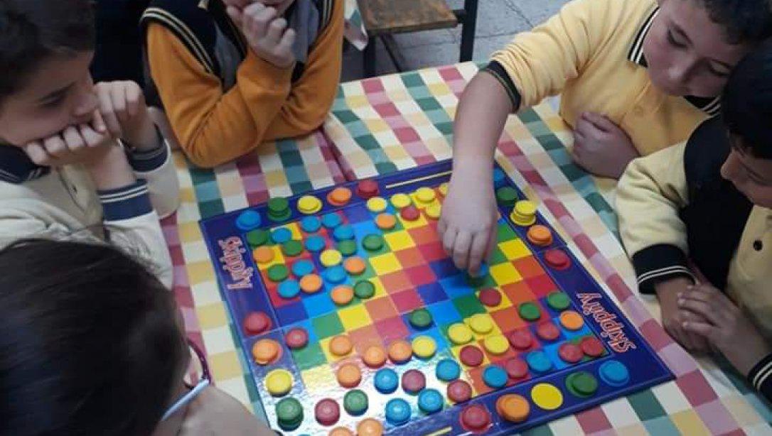 ‘Zeka Oyunları Bigadiç’i Geziyor’ projemiz 75.Yıl Eti Holding İlkokulunda gerçekleşti.