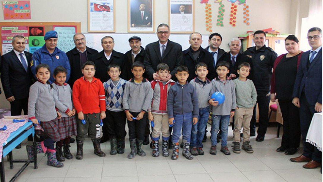İlçe Protokolümüz Bengi Projesi Kapsamında Bugün Kozpınar İlkokulu ve Ortaokulunu Ziyaret Ettiler.