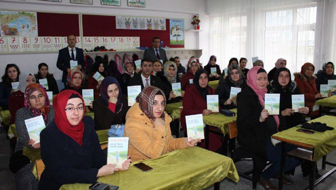 ’BU AİLEDE KİTAP OKUNUYOR’’ Projemiz Bugün Cumhuriyet İlkokulunda Gerçekleşti.