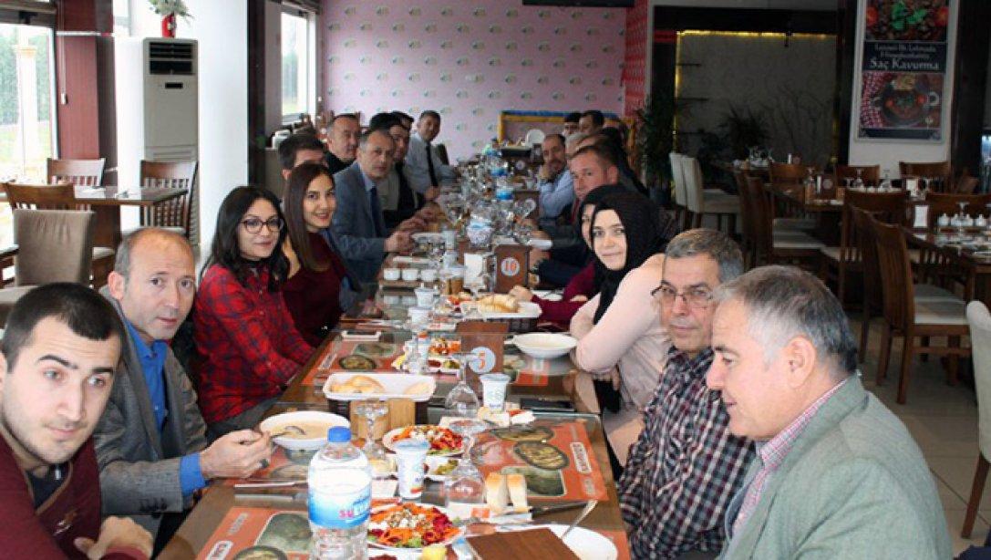 Müdürlüğümüz Şef´i Mehmet GEZGİÇ´e Veda Yemeği.