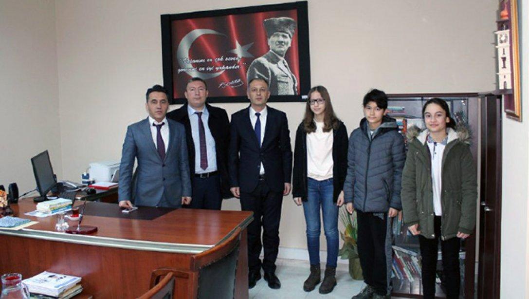 İlçemizde Yapılan Deneme Sınavında Dereceye Giren Öğrencilerimiz Ödüllendirildi.