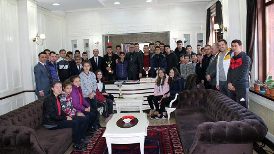 İl Genelinde Sportif Faaliyetlerde Dereceye Giren Öğrencilerimiz Ödüllendirildi.