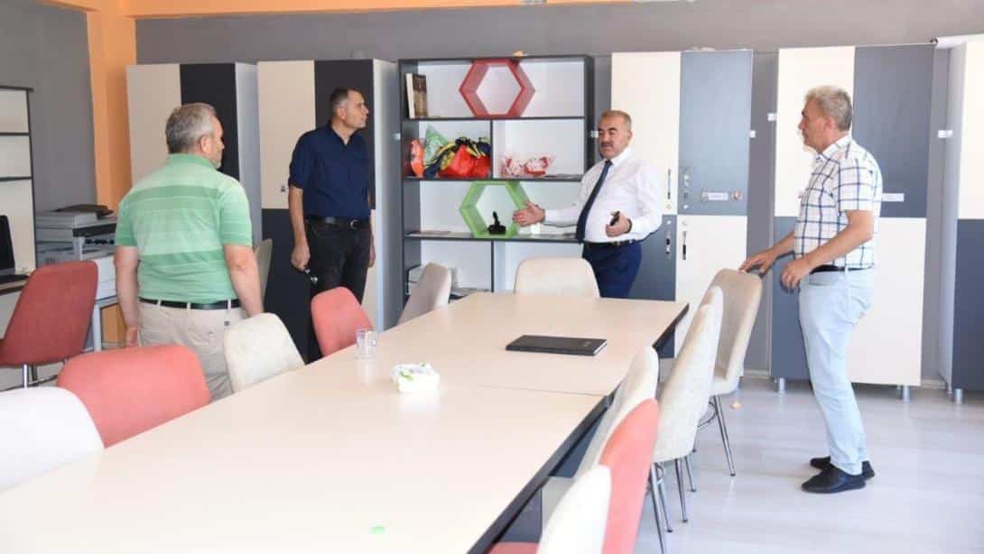 Bigadiç'te Deprem Sonrası Okul İncelemeleri Yapılıyor